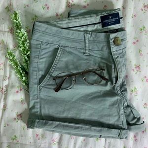 American Eagle 🦅 shorts in olive green